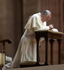 ansa - papa francesco - Pope Francis in Saint Peter's square at the Vatican for the prayer vigil for peace, 07 September 2013. Pope Francis has called for a global day of fasting and prayer on Saturday for peace in Syria and against any armed intervention. ANSA/ALESSANDRO DI MEO